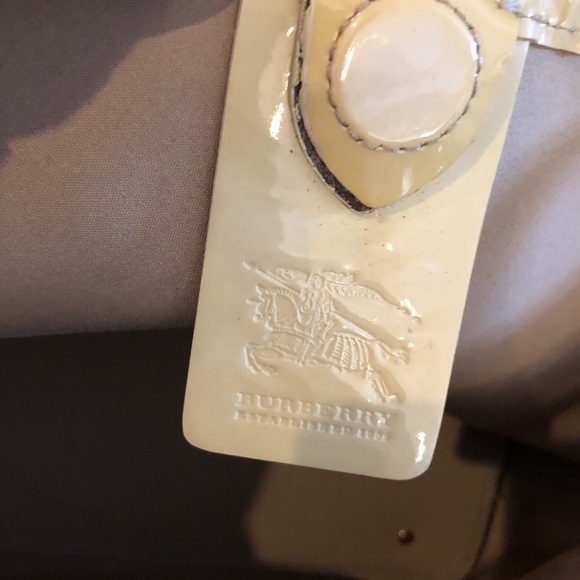 💰SOLD-Authentic BURBERRY nova check tote bag & wristlet - Picture 9 of 10